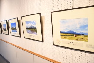7面：美しい山々を写した写真展　２月２６日まで　くびき野情報館
