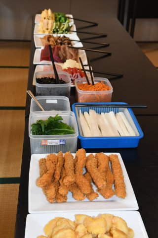 6面：地域食材多彩に恵方巻　２０種用意楽しく調理　柿崎区で料理教室