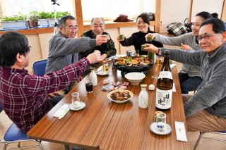 1面：酒蔵で地域盛り立て　糸魚川市下早川地区住民有志　新酒と蕎麦の会