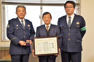 1面：交通安全、非行防止に尽力　受賞者に表彰状伝達　糸魚川署
