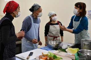 3面：調理通し文化理解　国際交流ボランティア養成講座　水餃子作り体験