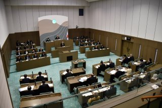 2面：新年度予算など提案　６１議案審査へ　３月定例会が開会　糸魚川市議会