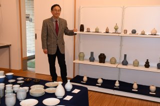 3面：新作や新技法の作品約１００点展示　陶芸家の齋藤尚明さん