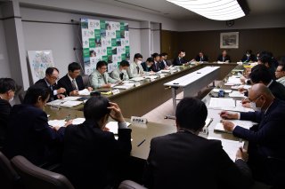 2面：新型コロナウイルス　糸魚川市対策本部会議が催し、施設対応を協議
