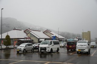 15面：冬に逆戻り気温低く降雪　県内
