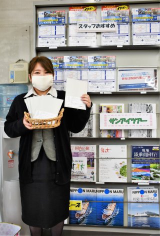 1面：「必要な人に届けたい」　ガーゼ服専門店「ａｏ」がマスクを製造販売　糸魚川市内２店が販売協力