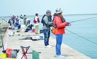 15面：４月２日に開放予定　直江津港第３東防波堤釣り場　１１月３０日まで