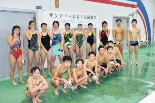 1面：「サンドリームおうみ」閉館式　泳ぎ納めで感謝の思い　糸魚川市寺地