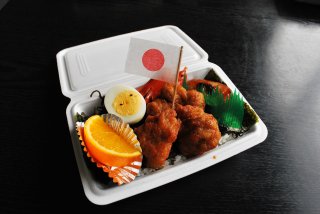 3面：食堂ニューミサ　１００円弁当で地域貢献　臨時休校の子ども向けに販売
