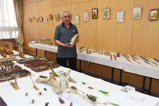 11面：自然素材を作品に　国府１の齋京さんがひょうたん・竹細工展