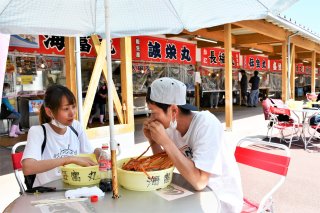 1面：新型コロナ感染防止と経済活動両立へ　飲食店など営業再開　糸魚川市内　各店注意深く対策
