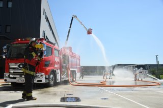 15面：大規模火災想定し訓練　上越消防署　１３日まで危険物安全週間