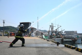 15面：漁船火災へ対応訓練　消防、漁協が合同　危険物安全週間