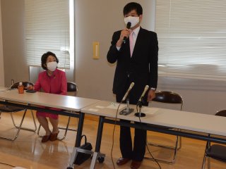 2面：次期上越市長選 中川幹太氏が出馬表明　人口減対策最重要視、変化掲げ再挑戦