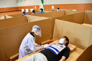1面：コロナ禍の避難所は　職員対象に設営訓練　水害発生などに備え　糸魚川市