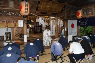 3面：伝統の祭り幕開け　名立区江野神社祇園祭　貴重な資料展示も