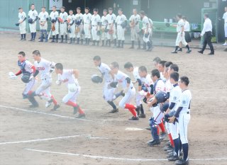 1面：球児の特別な夏開幕　７３チームが県王座懸け熱戦　新潟県高校夏季野球大会