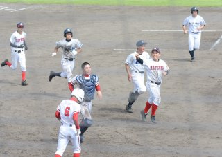 13面：全てを白球に込めて　１８、１９日の試合　新潟県高校夏季野球大会