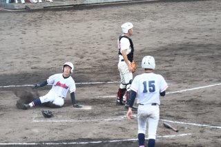 8面：〈令和２年度新潟県高校夏季野球大会〉関根学園 逆転サヨナラ　上越は糸魚川に勝利