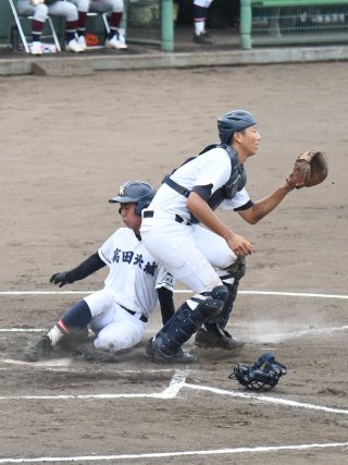 13面：〈令和２年度新潟県高校夏季野球大会〉２３、２４日の２回戦写真特集　勝利目指し上越勢懸命　〝特別な夏〟は後半戦へ