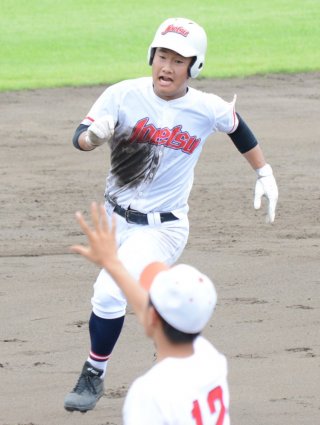 13面：〈令和２年度新潟県高校夏季野球大会〉２３、２４日の２回戦写真特集　勝利目指し上越勢懸命　〝特別な夏〟は後半戦へ