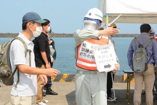 2面：船舶での避難を想定　受け入れ先の糸魚川市も参加　新型コロナ対応も　県原発過酷事故想定避難訓練