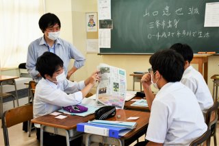 1面：協働し課題解決　「糸魚川学１」職業人に学ぶ　糸魚川高１年生１２２人