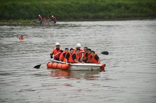 15面：水害に備え新ボート導入　上越地域消防局　特性生かし救助訓練