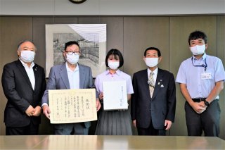 1面：道路愛護で２団体表彰　環境美化、景観維持に評価　糸魚川市