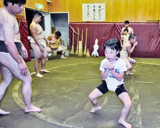 11面：スポカル〈３６〉相撲　上越相撲教室　基本、礼節学ぶ　子どもの心身の成長願い　競技続け大会で活躍を