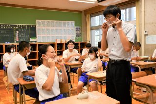 1面：順次２学期スタート　コロナや熱中症の対策講じ学校生活　糸魚川市の小、中、特別支援学校