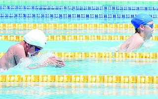 13面：第５２回上越選手権水泳競技大会（１０日、上越市民プール公認５０メートル）