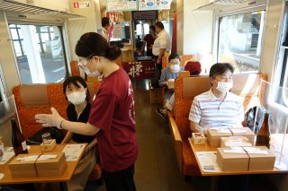 3面：妙高市の銘酒をお供に　イベント列車「酒匠列車」運行　弁当と大自然満喫　えちごトキめき鉄道