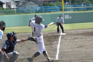 10面：新井、長岡高専に惜敗　反撃も１点及ばず　秋季高校野球県大会３回戦