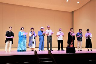 1面：広いステージで伸び伸び　大ホール独り占め、団体・個人が楽しく　糸魚川市民会館