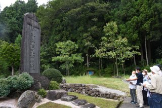 6面：酒づくり伝説歴訪ツアー　杜氏記念碑巡る　酒造業界に人材多数輩出の吉川区で