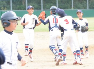 13面：今季結成の光星初Ｖ　決勝で寺三に競り勝つ　上越市幼年野球大会