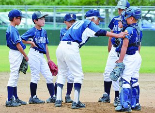 13面：県学童野球上越支部大会　新井が３年連続で県へ　２戦で猛攻、無失点