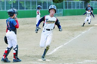 	 13面：県学童野球上越支部大会　新井が３年連続で県へ　２戦で猛攻、無失点