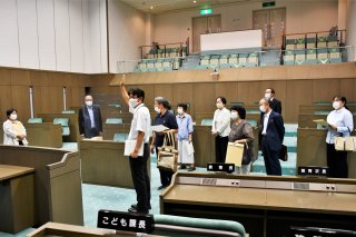 1面：女性の声を行政に　１１月１１日に意見を聴く会　参加者へ説明　糸魚川市と市議会