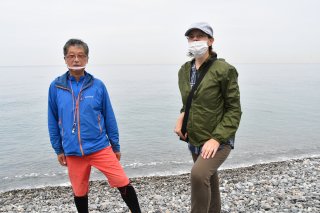1面：自然資源観光に　ツアー企画グループ立ち上げ　糸魚川市の古見浩さん、エマ・ロングホーンさん