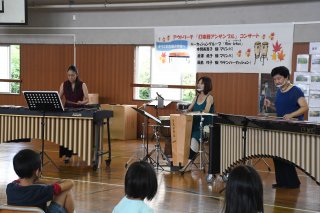 11面：一流の演奏 間近に　和太鼓、打楽器アンサンブル　学校、町内会で公演　上越文化会館アウトリーチ