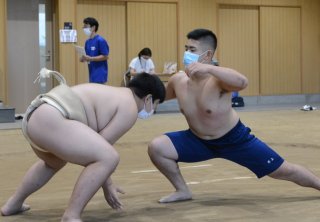 10面：県相撲選手権　小中学生 力を発揮　コロナ禍で最初の大会