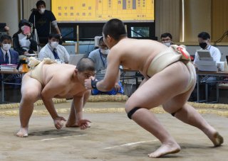 10面：県相撲選手権　小中学生 力を発揮　コロナ禍で最初の大会