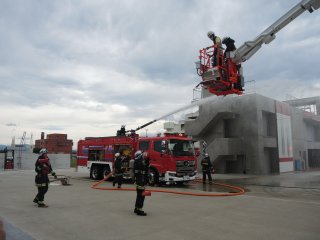 14面：「百聞一見の安心」　高田東ＲＣが例会で防災講座　拠点の消防局も見学