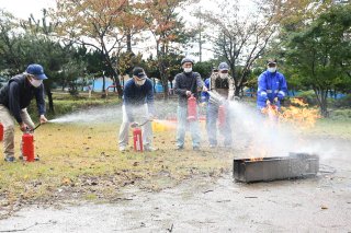 6面：災害に備えいま一度　柿崎区の七区町内会が消火訓練など体験
