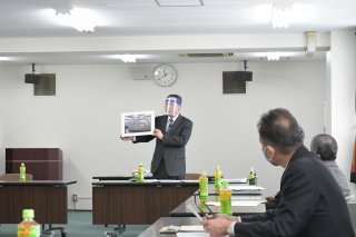 4面： 八木澤署長と懇談し連携確認　高田税務署管内税務関係団体総連合会