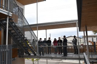 1面：「県産材の現場」糸魚川でツアー　駅北復興住宅など見学