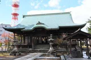 1面：八坂神社（上越市西本町４）改修工事完了　チタン製屋根へふき替え　本殿遷座祭、ご神体が社殿へ