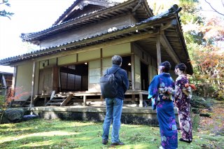 1面：深まる秋鮮やか　紅葉、日本庭園堪能　名家５邸一斉公開